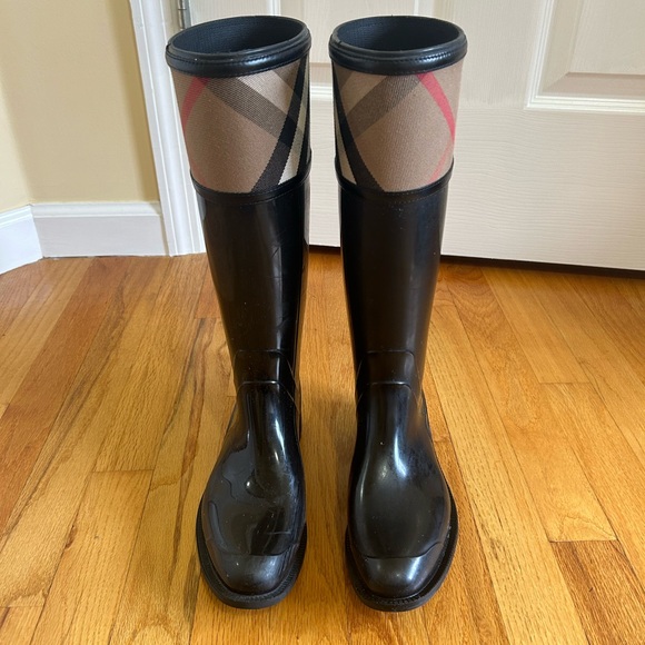 Burberry rain boots - Picture 2 of 7